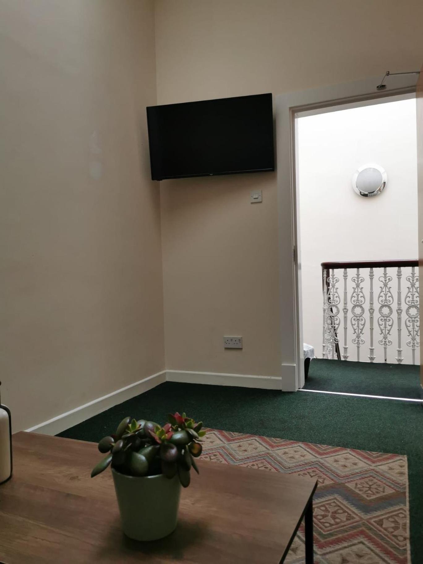 בלפסט Botanic Avenue Hostel Less Than A Mile From The City Centre מראה חיצוני תמונה