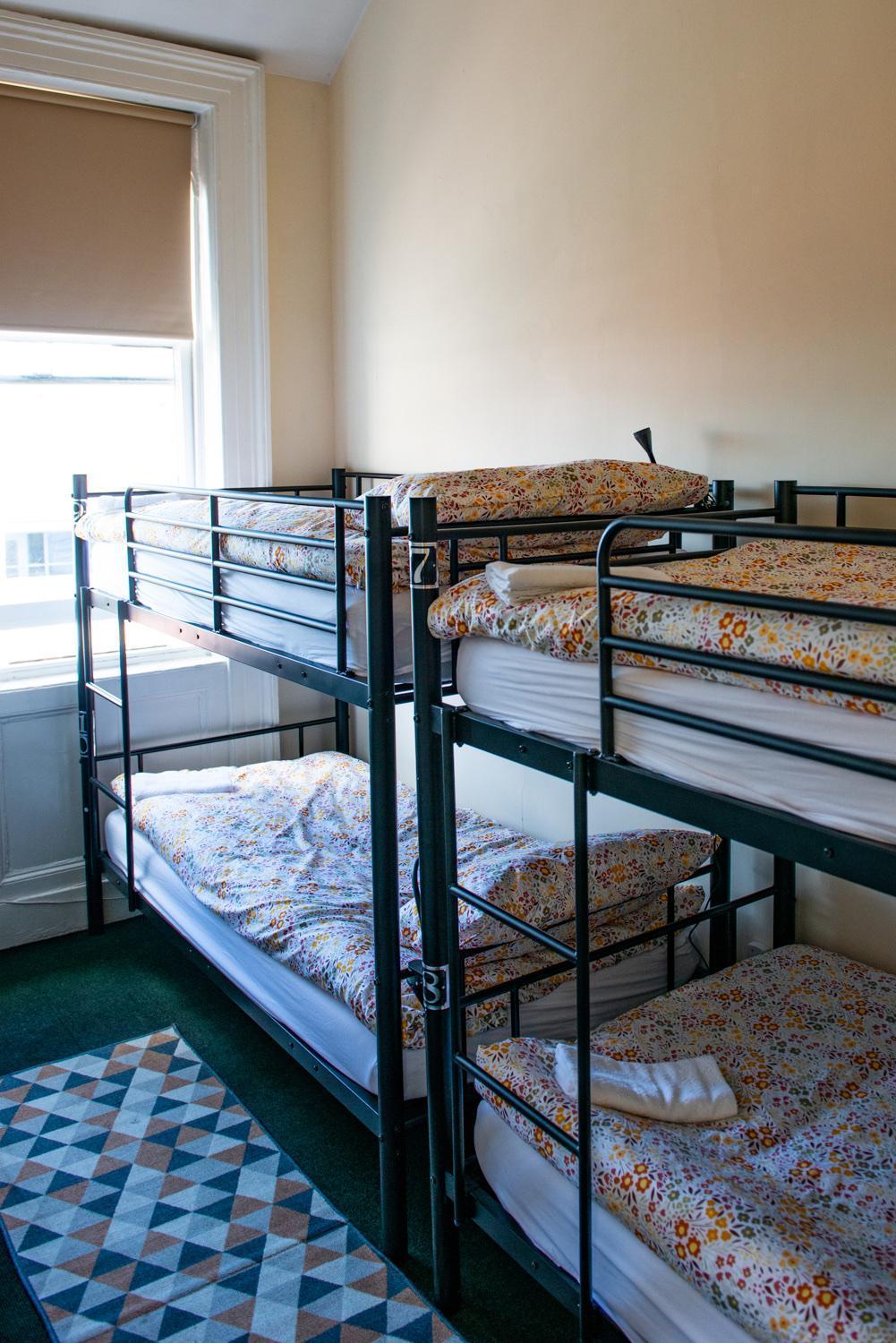בלפסט Botanic Avenue Hostel Less Than A Mile From The City Centre מראה חיצוני תמונה