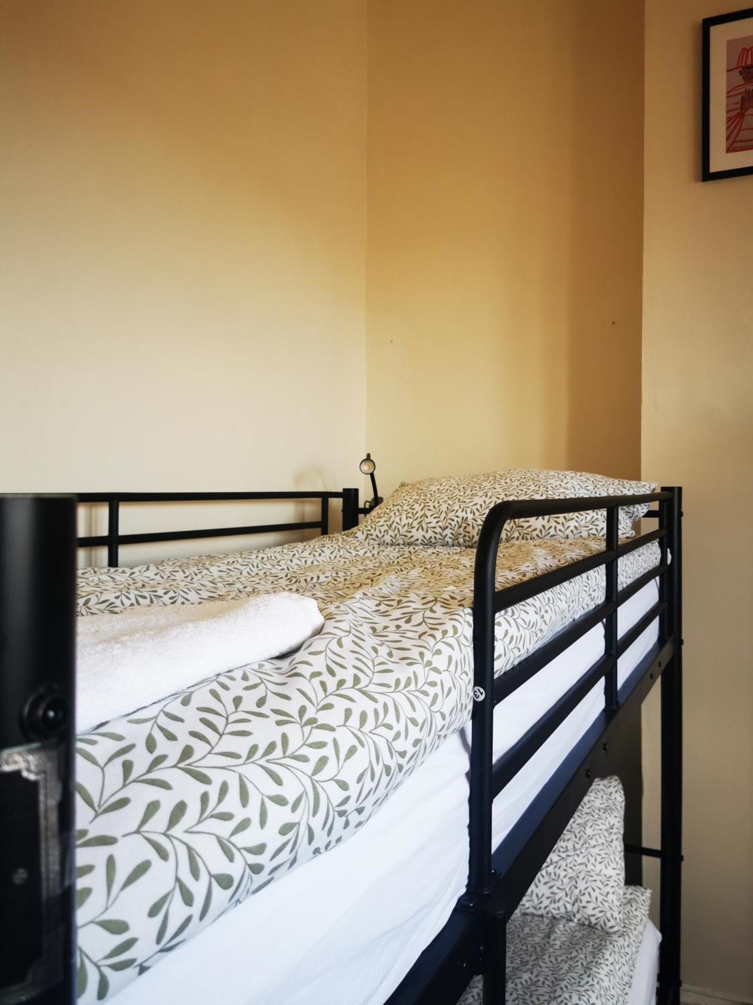 בלפסט Botanic Avenue Hostel Less Than A Mile From The City Centre מראה חיצוני תמונה