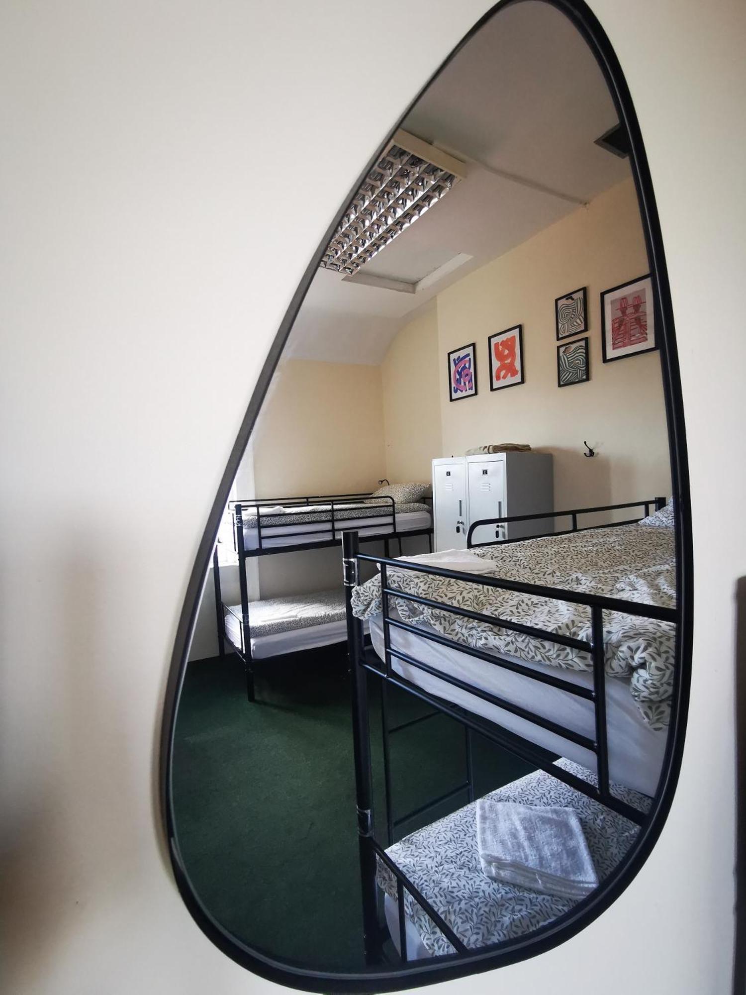 בלפסט Botanic Avenue Hostel Less Than A Mile From The City Centre מראה חיצוני תמונה
