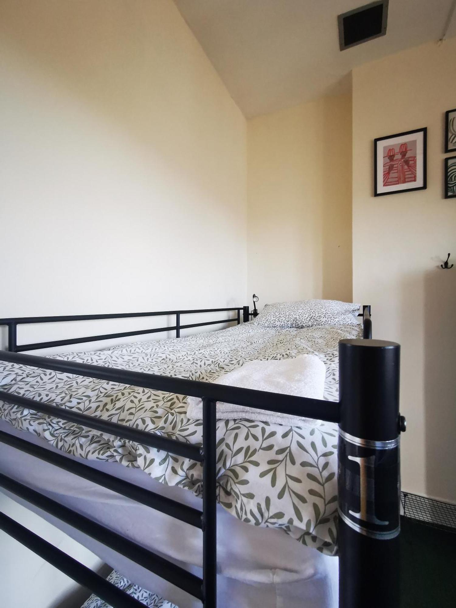 בלפסט Botanic Avenue Hostel Less Than A Mile From The City Centre מראה חיצוני תמונה