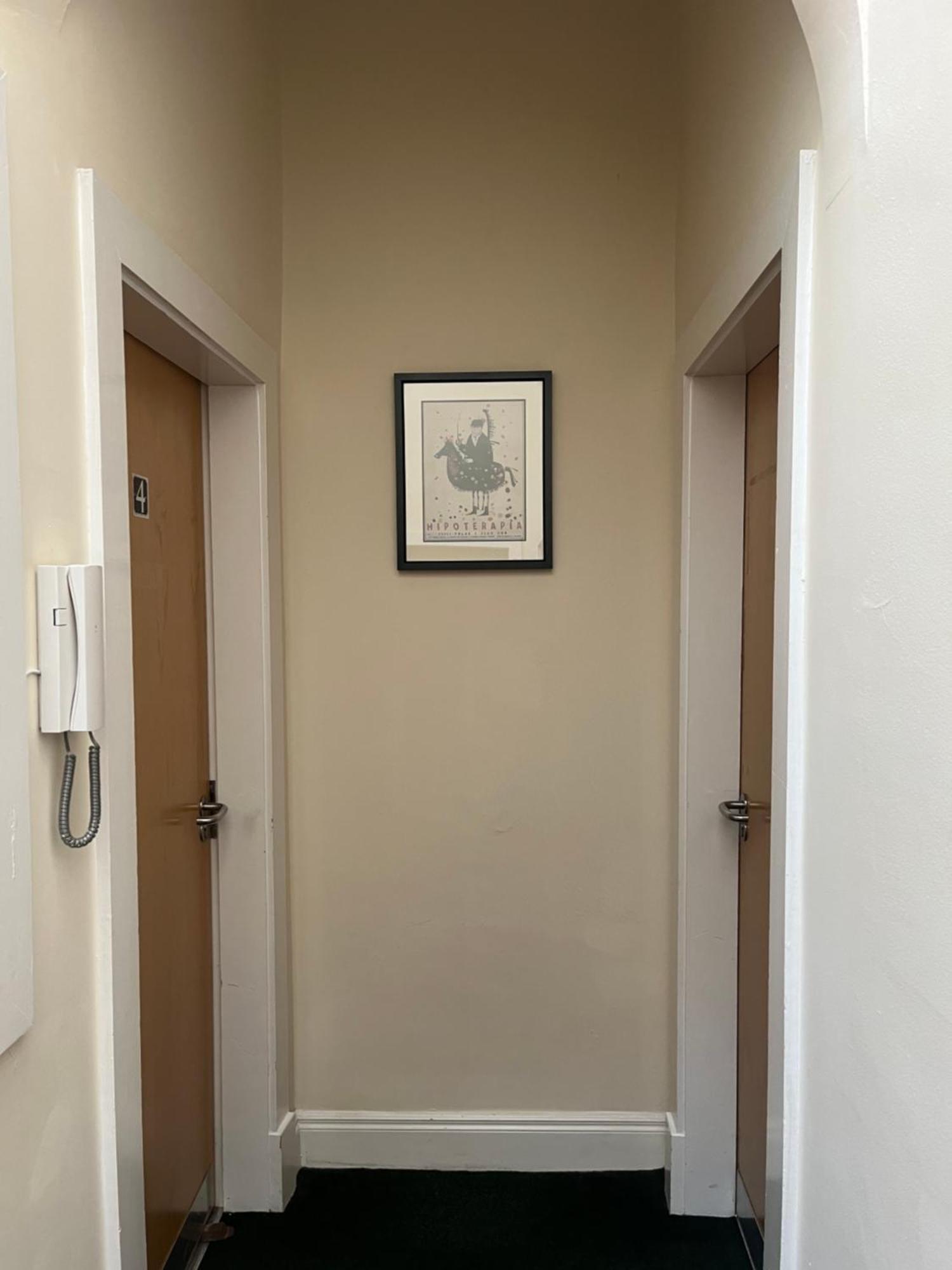 בלפסט Botanic Avenue Hostel Less Than A Mile From The City Centre מראה חיצוני תמונה